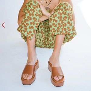 Lisa Says Gah Dakota Flatform Sandals